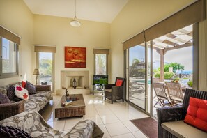 TV - 'The Winning Post' - 3 Bed, 2 Bath, Single Storey Villa with Private Pool in Sea Caves (Peyia)