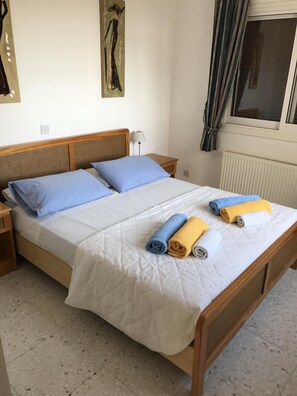 3 chambres, coffre-fort, fer et planche à repasser, lit de bébé portatif