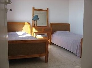 3 bedrooms, in-room safe, iron/ironing board, travel cot - 3 Bedroom Villa With Private Pool & Sea Views (Kamares Village)