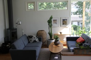 Smart TV, fireplace, stereo