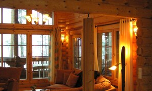 Smart TV, fireplace, DVD player, table tennis - Large timber villa with splendid scenery and nature (Etelä-Savo)