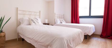 2 bedrooms, iron/ironing board, bed sheets
