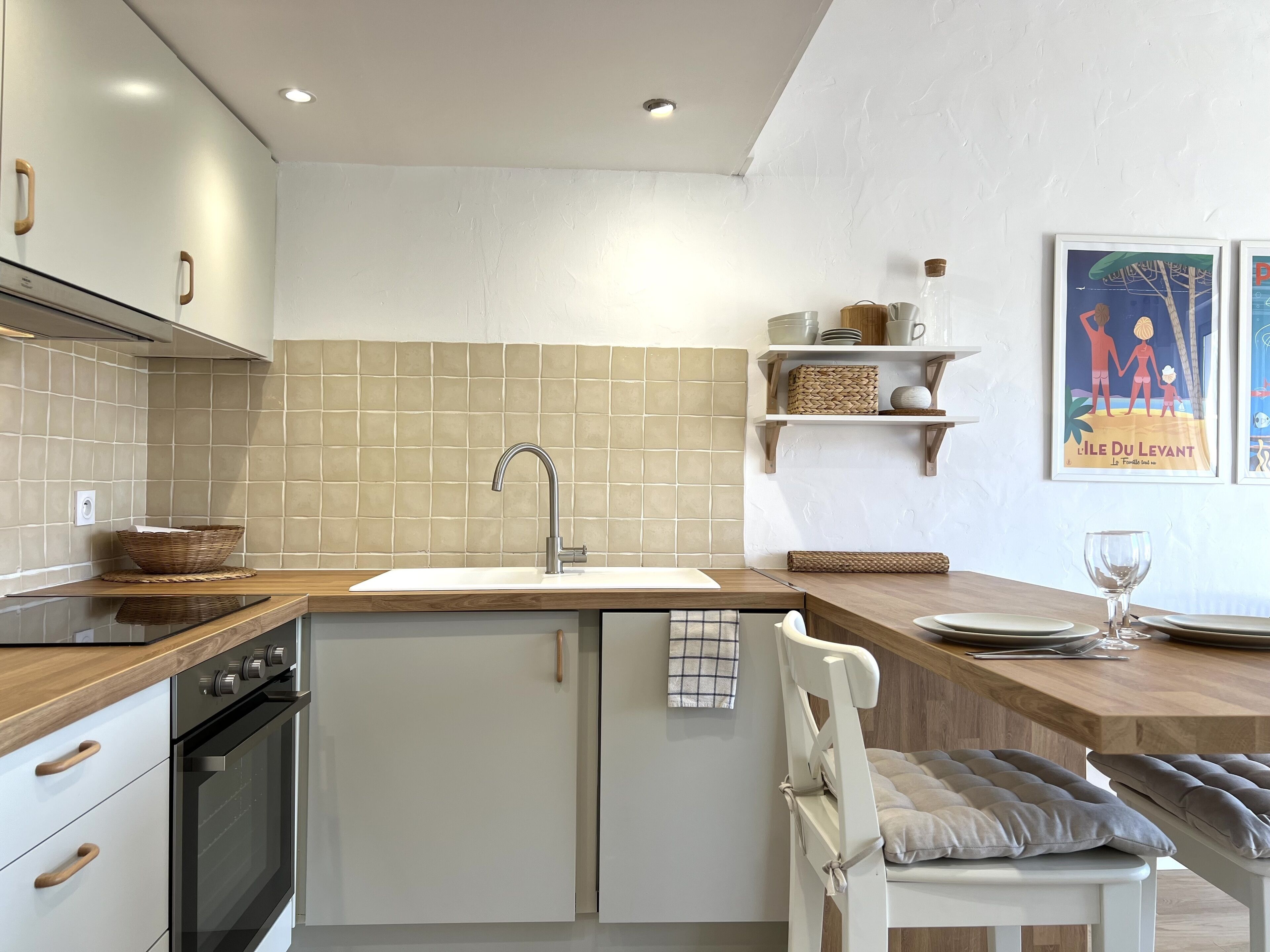 Stunning Beach Front Apartment With Sea View