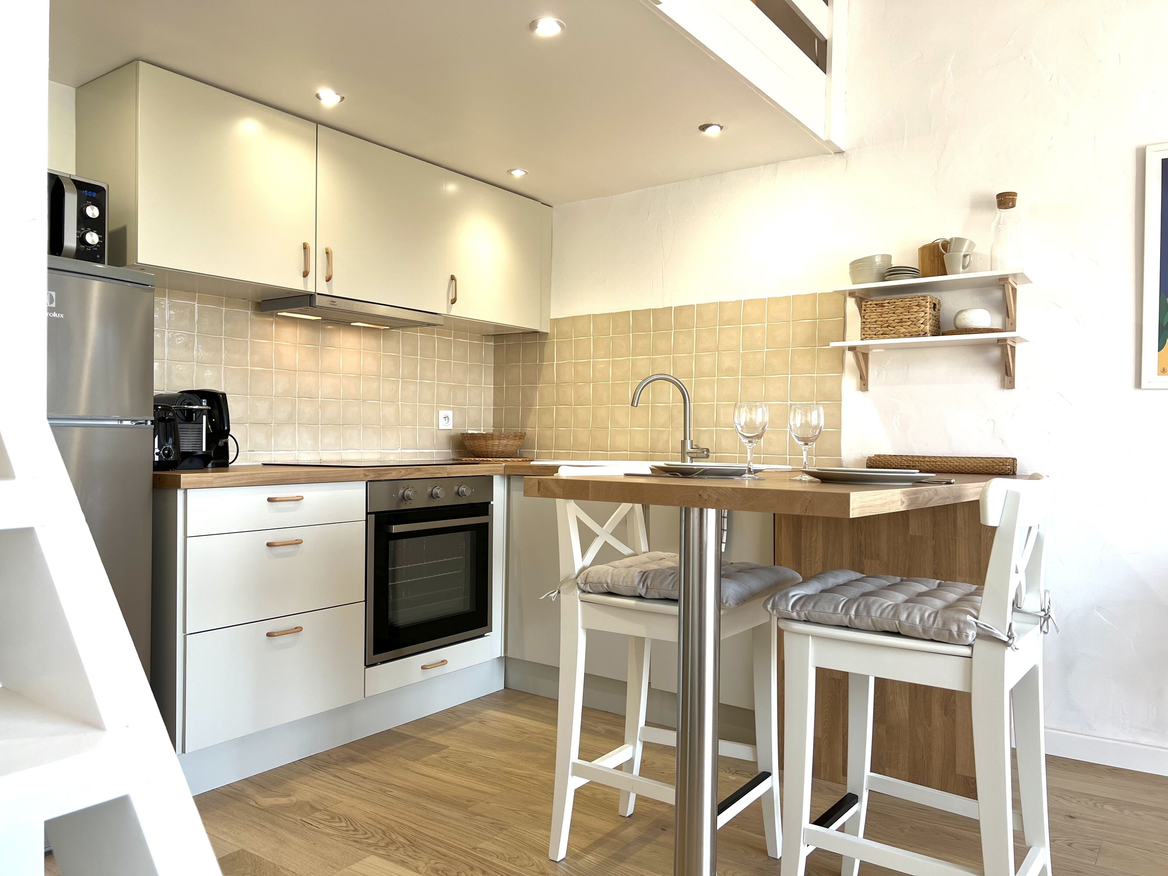 Stunning Beach Front Apartment With Sea View