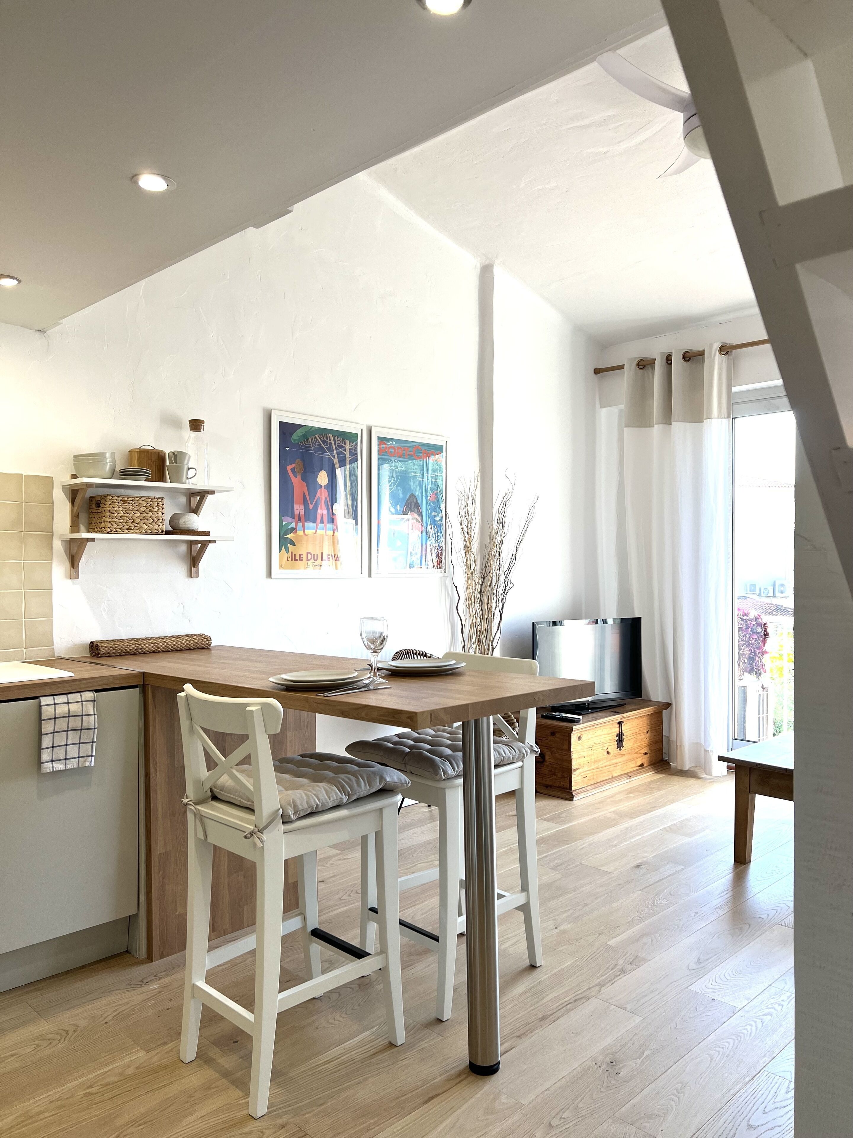 Stunning Beach Front Apartment With Sea View