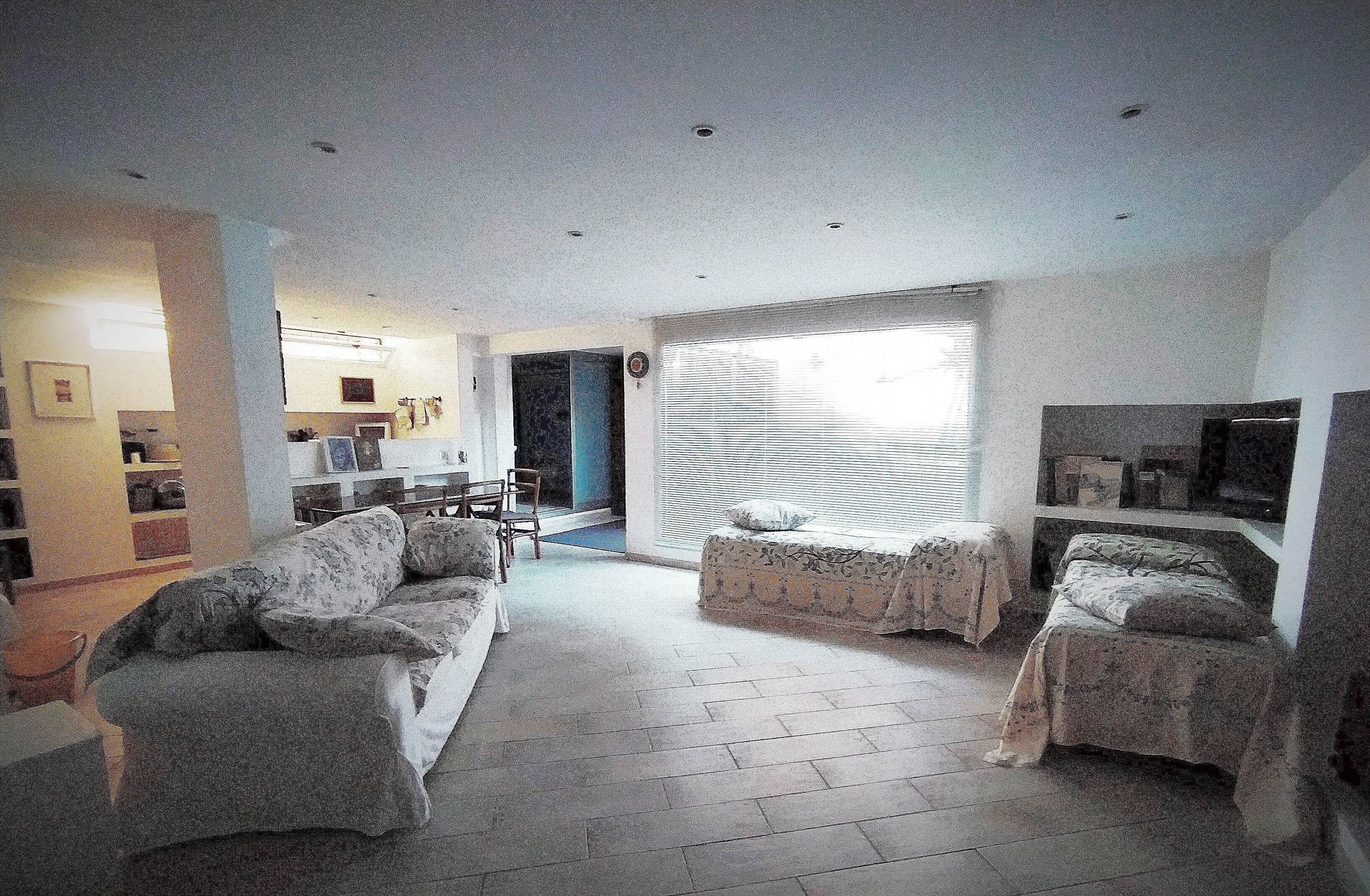 Grab Rome easily but live in a green and quiet neighborhood, close to the sea.