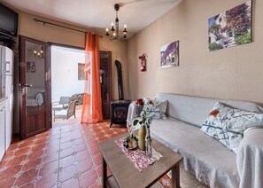 TV, fireplace, DVD player