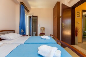 4 bedrooms, in-room safe, iron/ironing board, WiFi
