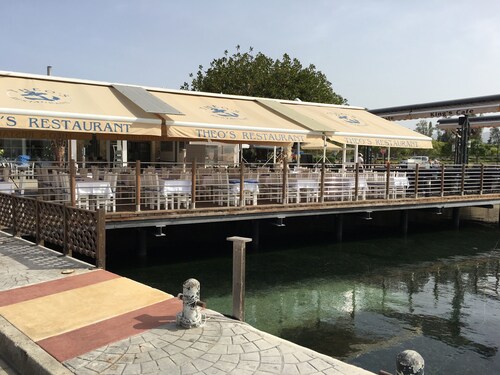 Apartment in Kings Palace with a sunset view and an easy walk to Venus Beach