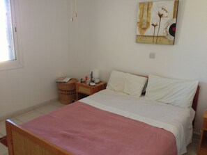 2 bedrooms, iron/ironing board, free WiFi, bed sheets