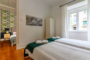 3 chambres, fer et planche à repasser, Wi-Fi, draps fournis