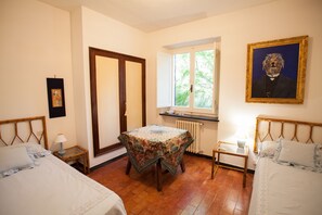 5 chambres, fer et planche à repasser, lit parapluie, Wi-Fi