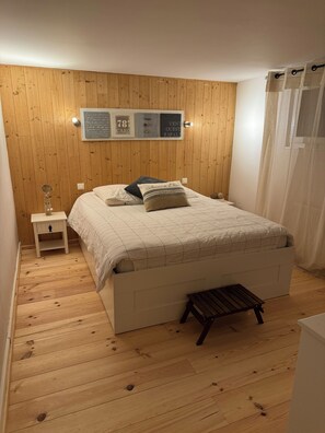 4 slaapkamers, een strijkplank/strijkijzer, gratis wifi