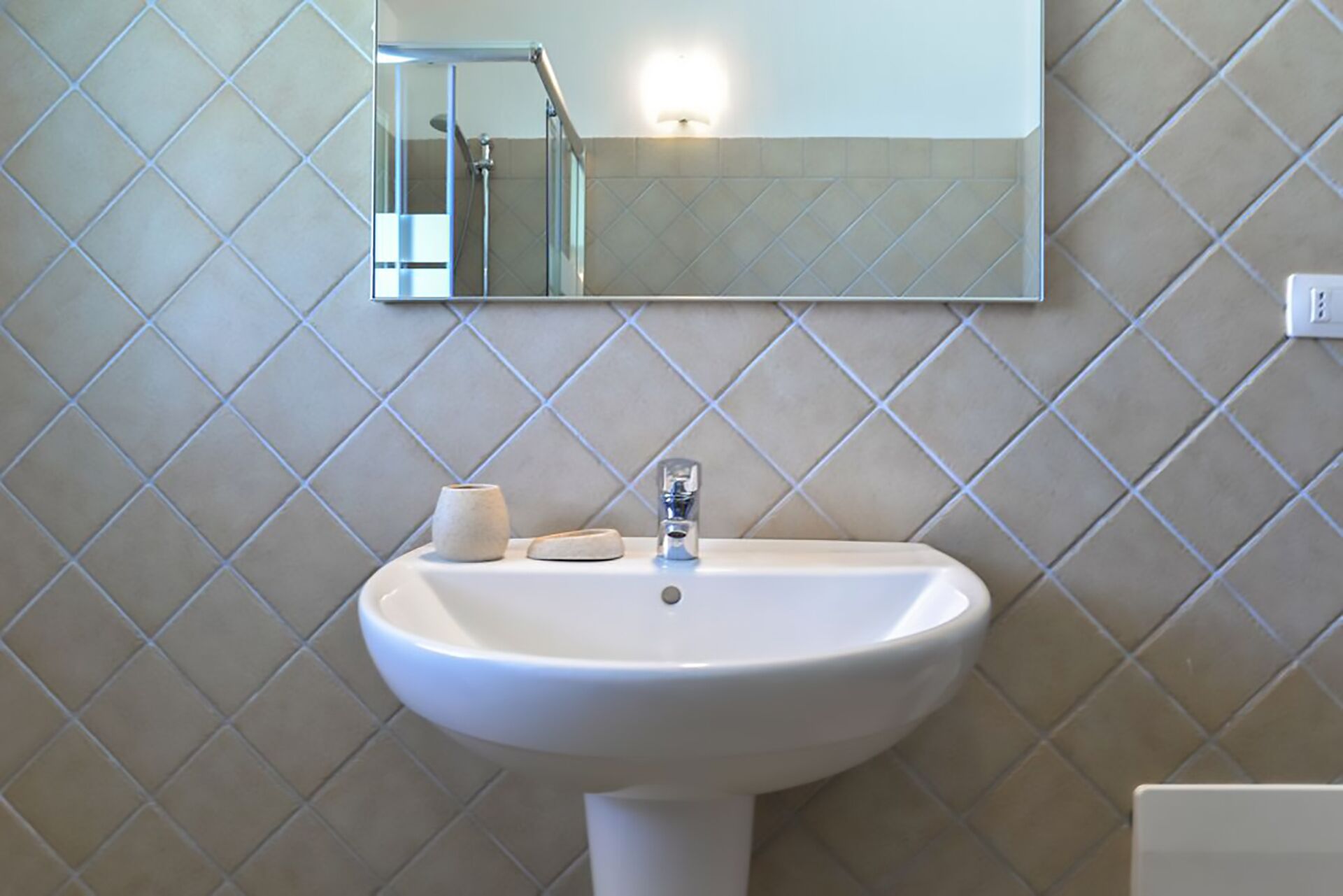 Total relaxation with a stone-thrown to Chia pool<br><br>IUN: Q2125