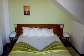 1 bedroom, travel cot, free WiFi, bed sheets