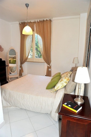 2 slaapkamers, een strijkplank/strijkijzer, gratis wifi, beddengoed