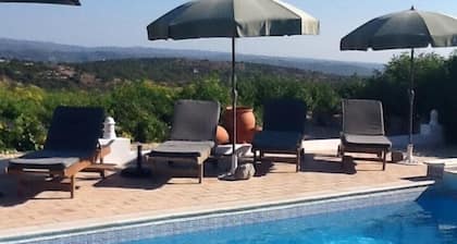 Restaurierten Bauernhaus mit privatem Pool, Panoramablick und großem Garten