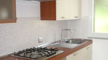 Réfrigérateur, four, plaque de cuisson, lave-vaisselle