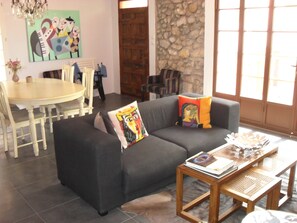 Smart-TV, DVD-Player, Bücher, Videothek