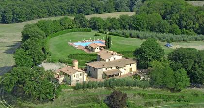 Farm between Florence and Arezzo home Pratomagno