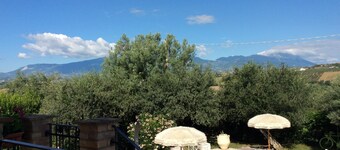 "Casale Giacinta" ancient cottage between sea and mountains with swimming pool