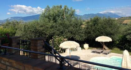 "Casale Giacinta" ancient cottage between sea and mountains with swimming pool