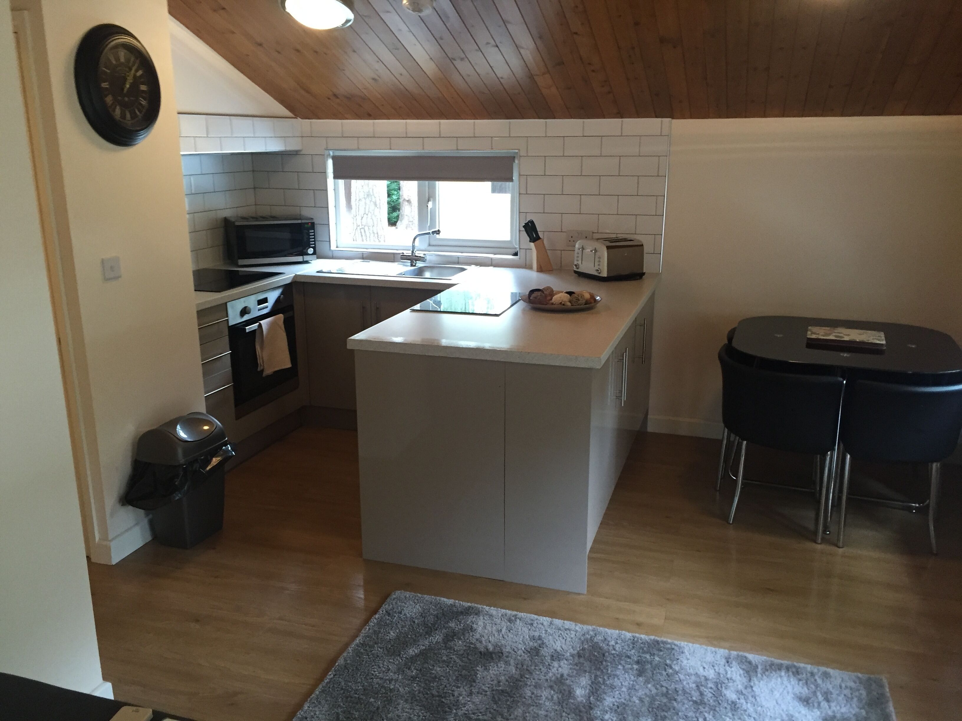 BEAUTIFUL WOODLAND SET THREE BEDROOM TIMBER CABIN