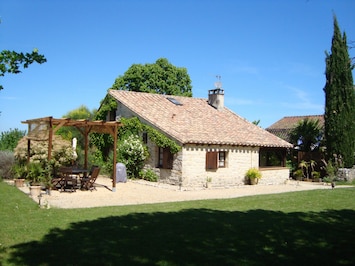 Les Lavandes with its terrace