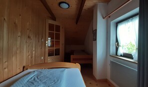 2 slaapkamers, een strijkplank/strijkijzer, gratis wifi, beddengoed
