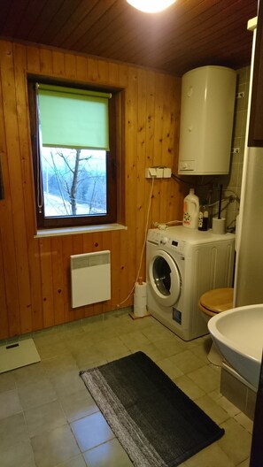 Bruser, hårtørrer, håndklæder, Toiletpapir