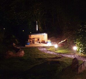 Property grounds - Ger y Nant: A Tranquil Hot Tub Retreat (Whitland)