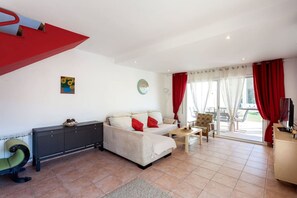 Flat-screen TV - Canyelles Beach Vila with Swimming Pool (Lloret de Mar)