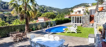 Canyelles Beach Vila with Swimming Pool