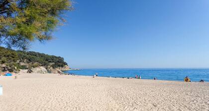Canyelles Beach Vila with Swimming Pool