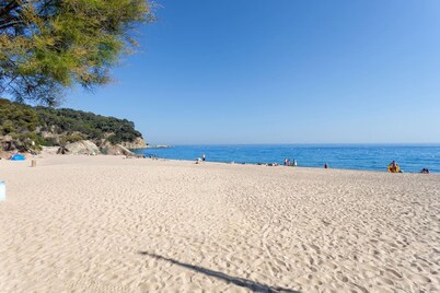 Canyelles Beach Vila with Swimming Pool