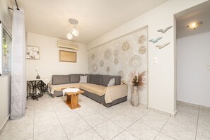 TV - Cozy and spacious elevated house with sea view (kos)