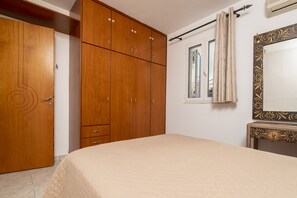 2 bedrooms, in-room safe, iron/ironing board, travel crib - Cozy and spacious elevated house with sea view (kos)