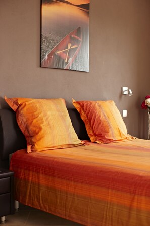 3 bedrooms, iron/ironing board, Internet, bed sheets