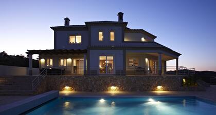 Casa Anna, belle villa, vue exceptionnelle, piscine privée, calme ....