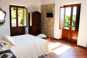 9 habitaciones, escritorio y wifi gratis