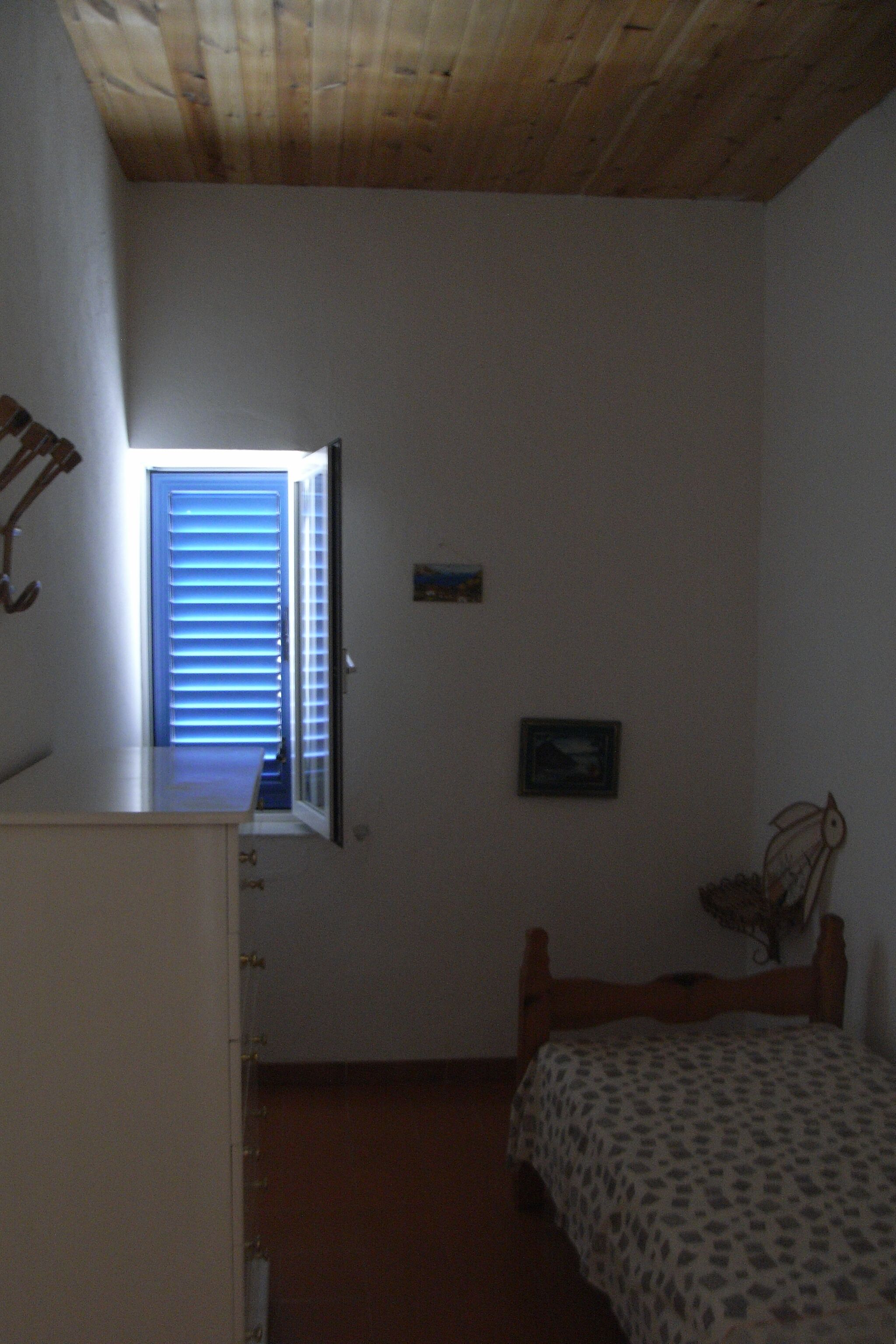 4 habitaciones, tabla de planchar con plancha y cuna de viaje 