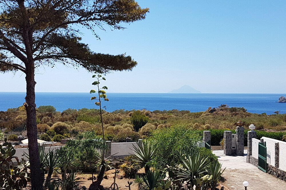 Villa in a splendid position