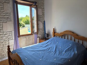 2 quartos, ferros/tábuas de passar roupa, Wi-Fi de cortesia