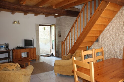 Beautifully restored rural farmhouse with pool, in convenient location