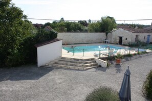 Outdoor pool - Beautifully restored rural farmhouse with pool, in convenient location (Le Pouzat)