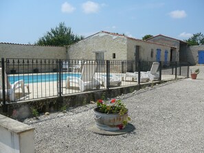 Outdoor pool - Beautifully restored rural farmhouse with pool, in convenient location (Le Pouzat)