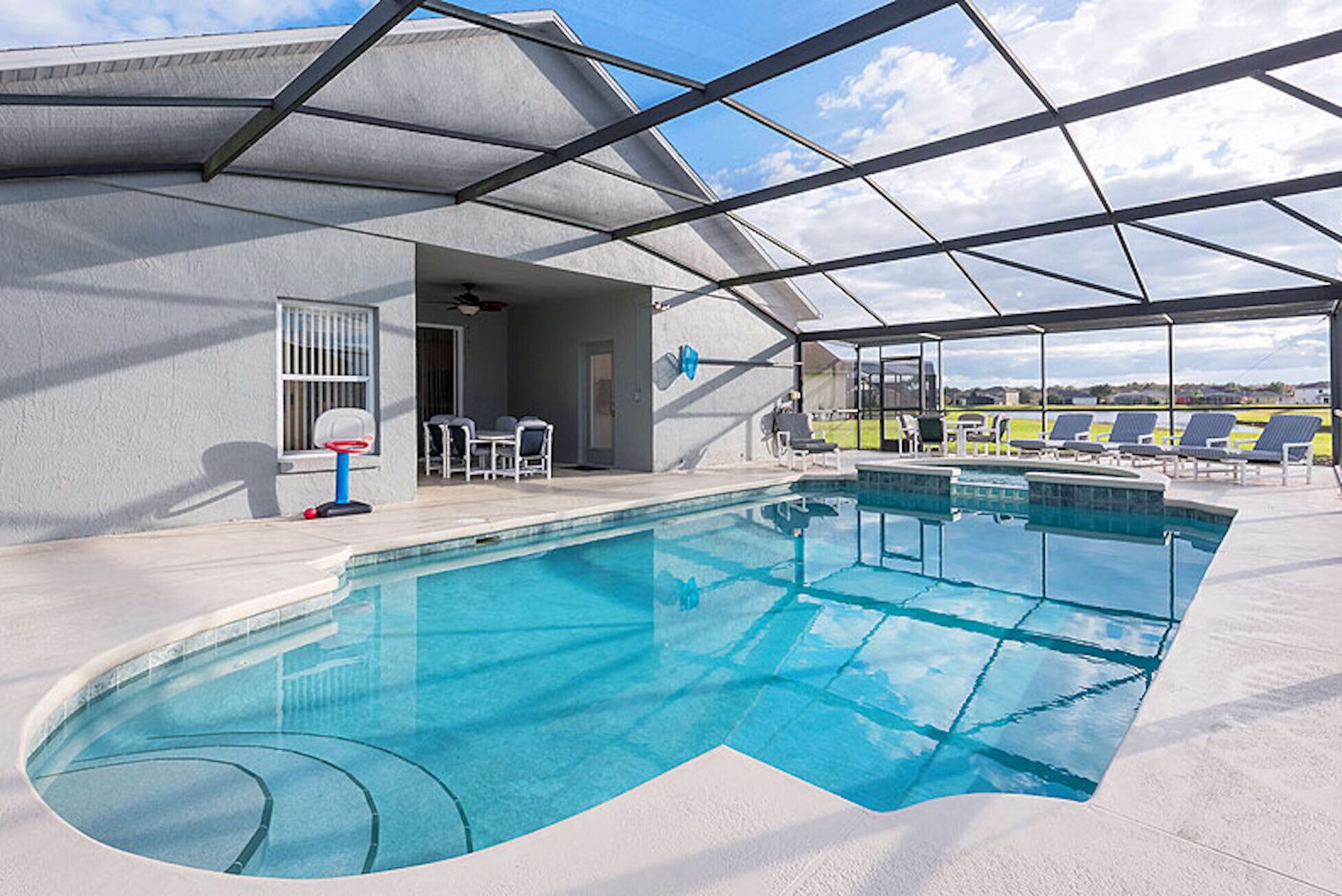 4 Bedrooms on the Lake with Large Solar Heated Pool & Spa 
