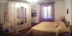 4 habitaciones, tabla de planchar con plancha, wifi y ropa de cama