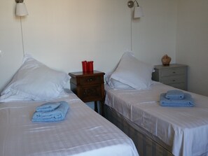 2 chambres, bureau, fer et planche à repasser, Wi-Fi gratuit