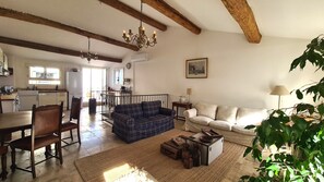 TV, DVD player, books, stereo